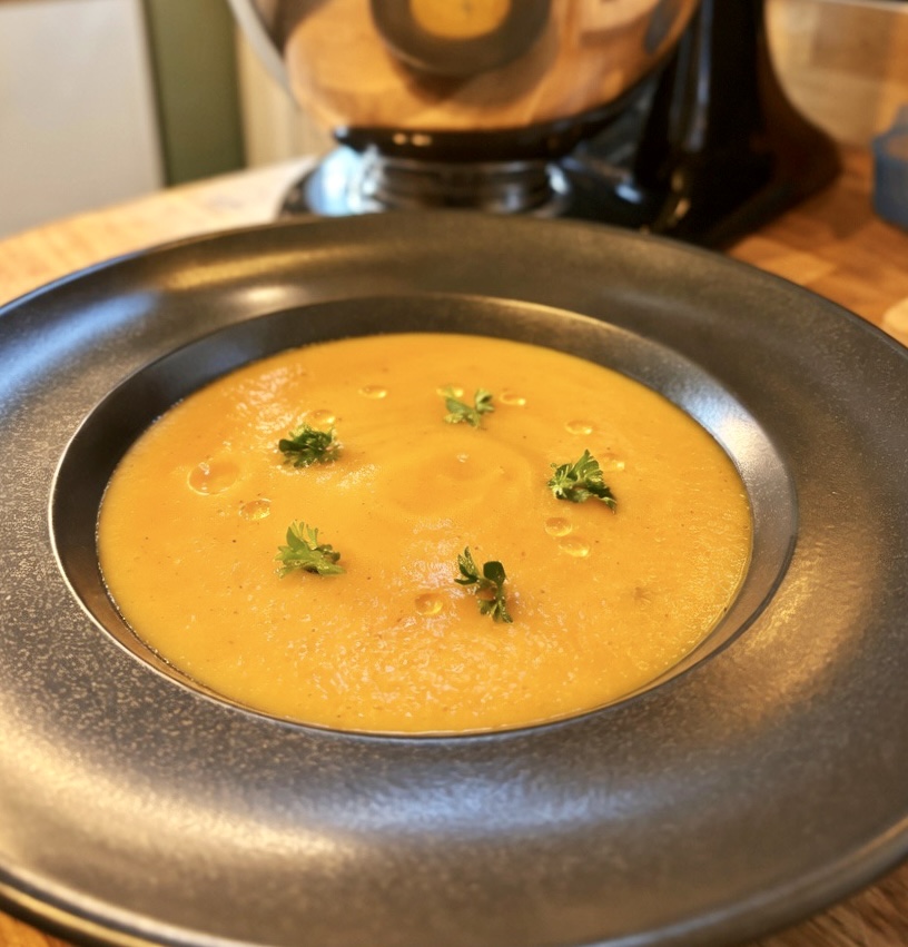 Carrot, Leek & Potato Soup (Smooth, Lightly Spiced & Perfect for Healthy Lunches)
